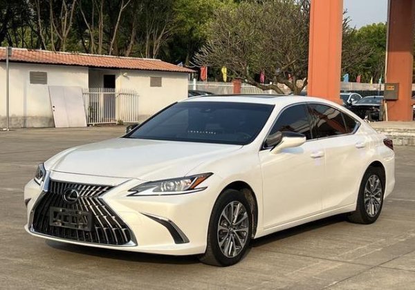 配先查 21万豪车到手！雷克萨斯ES准新车，省8万值不值？